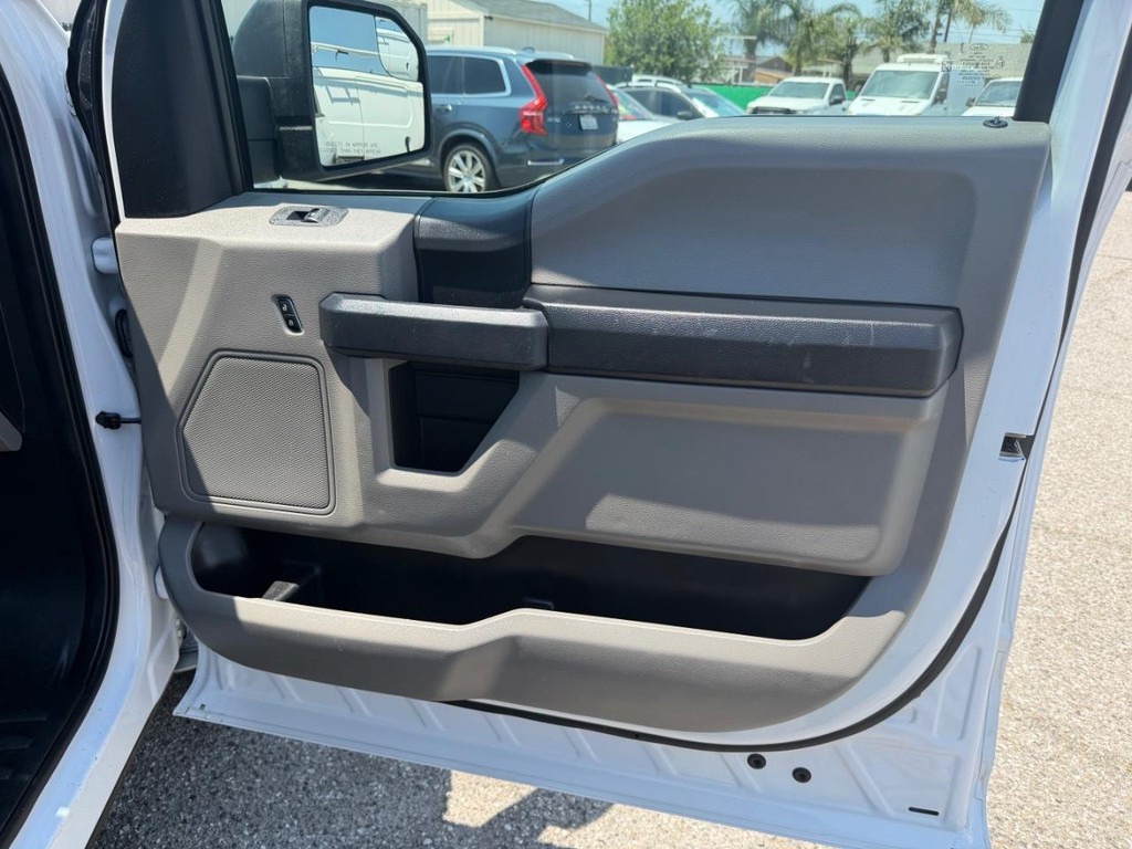 Ford F-150 Vehicle Full-screen Gallery Image 18