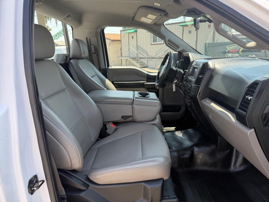 Ford F-150 Vehicle Full-screen Gallery Image 20