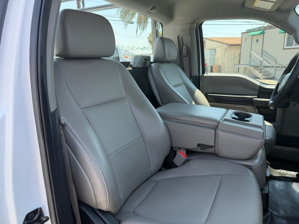Ford F-150 Vehicle Full-screen Gallery Image 21
