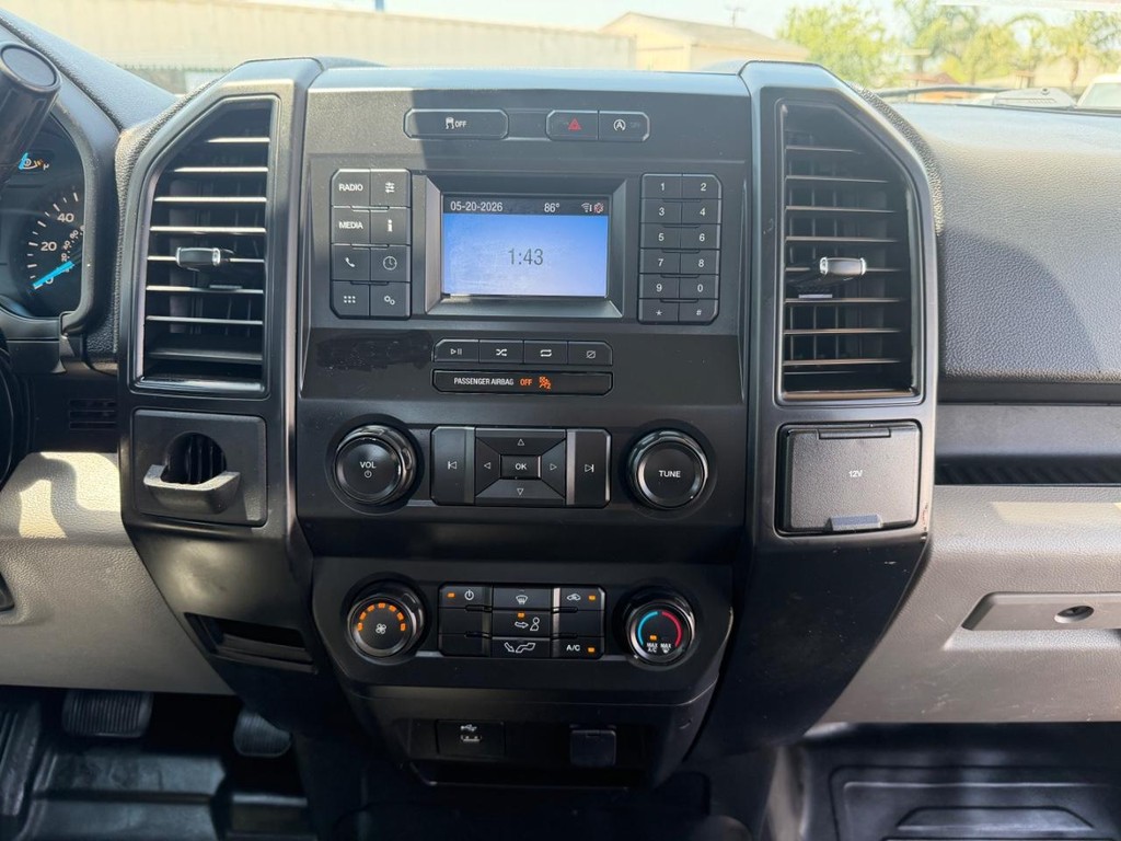 Ford F-150 Vehicle Full-screen Gallery Image 23