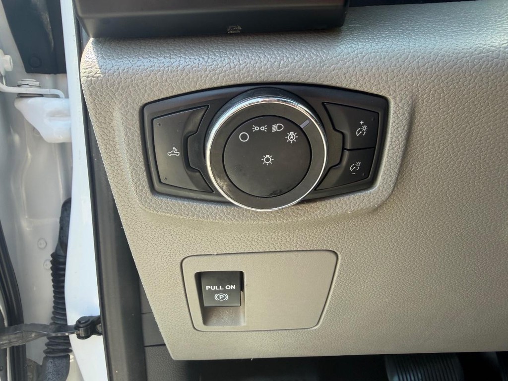 Ford F-150 Vehicle Full-screen Gallery Image 29