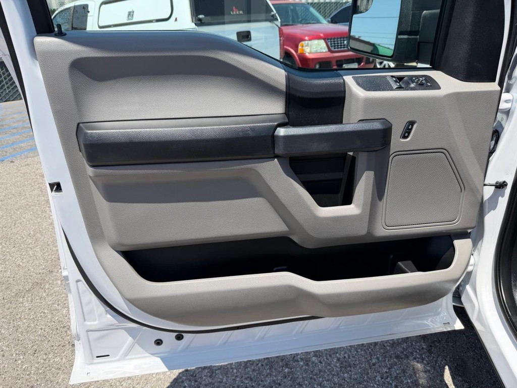 Ford F-150 Vehicle Full-screen Gallery Image 15