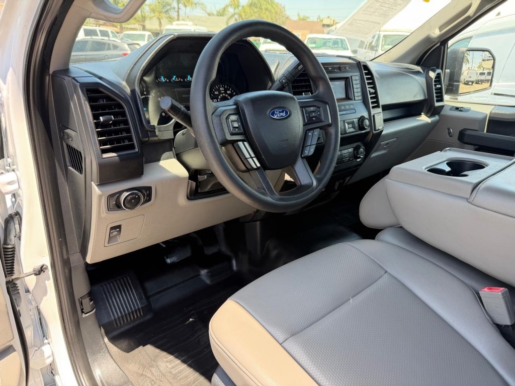Ford F-150 Vehicle Full-screen Gallery Image 16