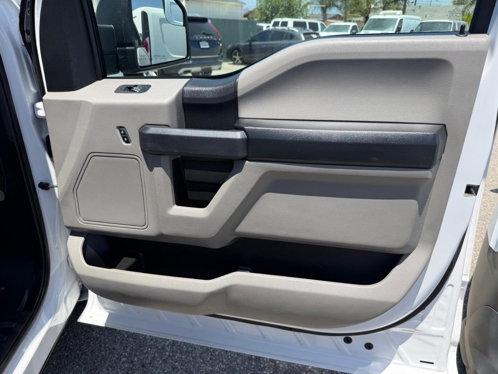 Ford F-150 Vehicle Full-screen Gallery Image 19