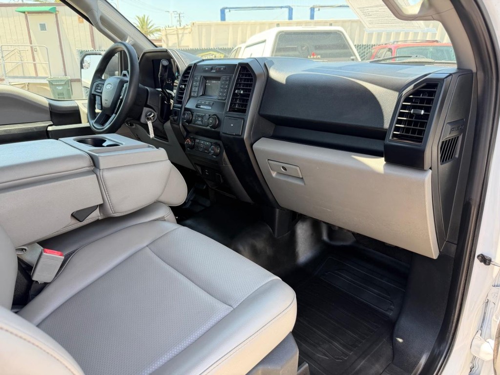 Ford F-150 Vehicle Full-screen Gallery Image 20