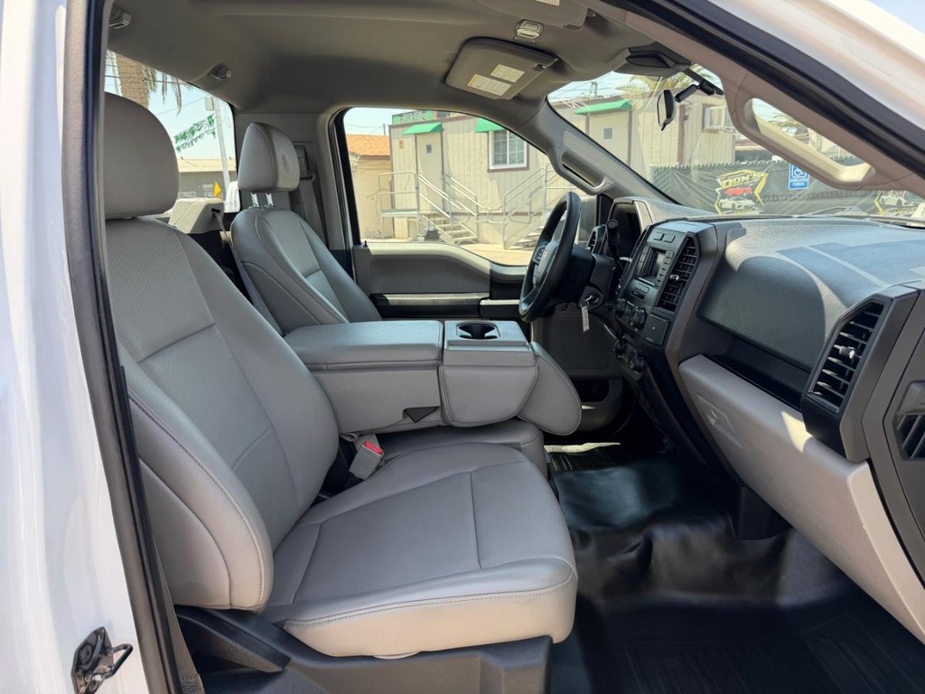 Ford F-150 Vehicle Full-screen Gallery Image 21