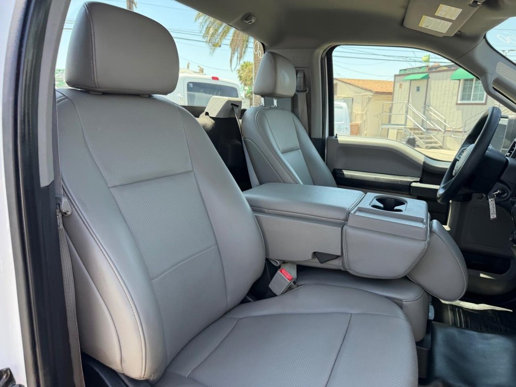 Ford F-150 Vehicle Full-screen Gallery Image 22