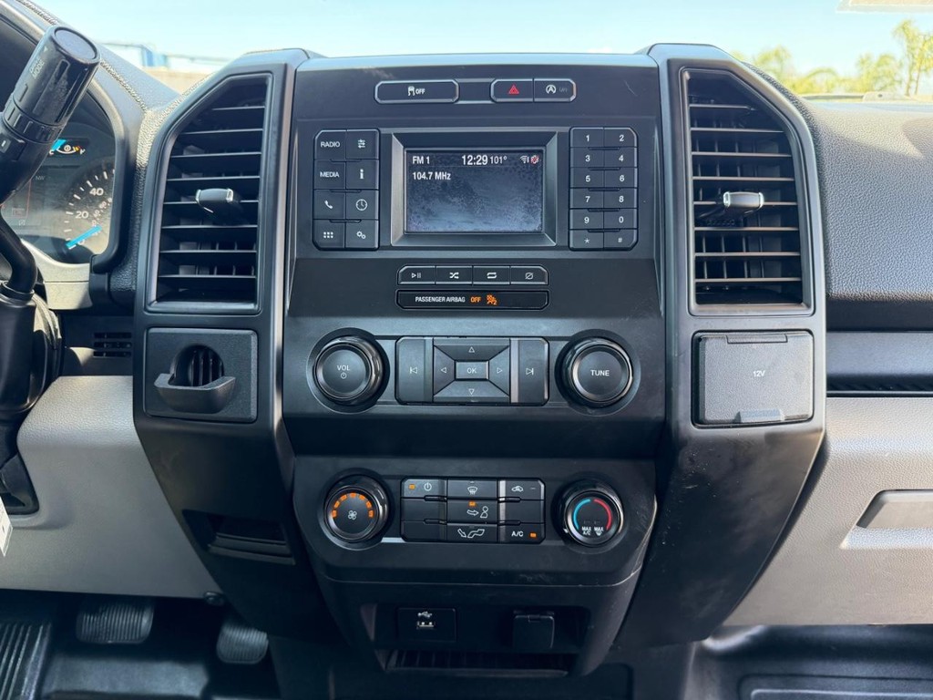Ford F-150 Vehicle Full-screen Gallery Image 24