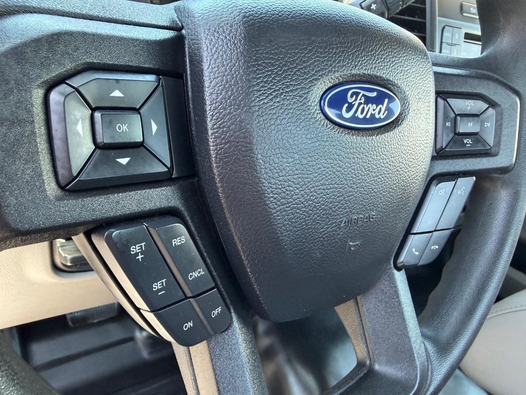 Ford F-150 Vehicle Full-screen Gallery Image 26