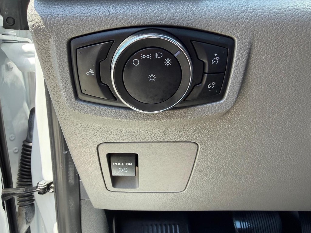Ford F-150 Vehicle Full-screen Gallery Image 30