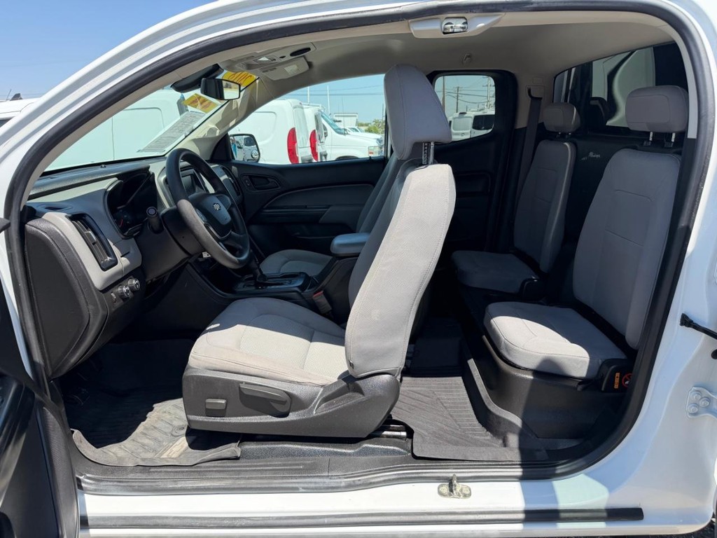Chevrolet Colorado Vehicle Full-screen Gallery Image 17