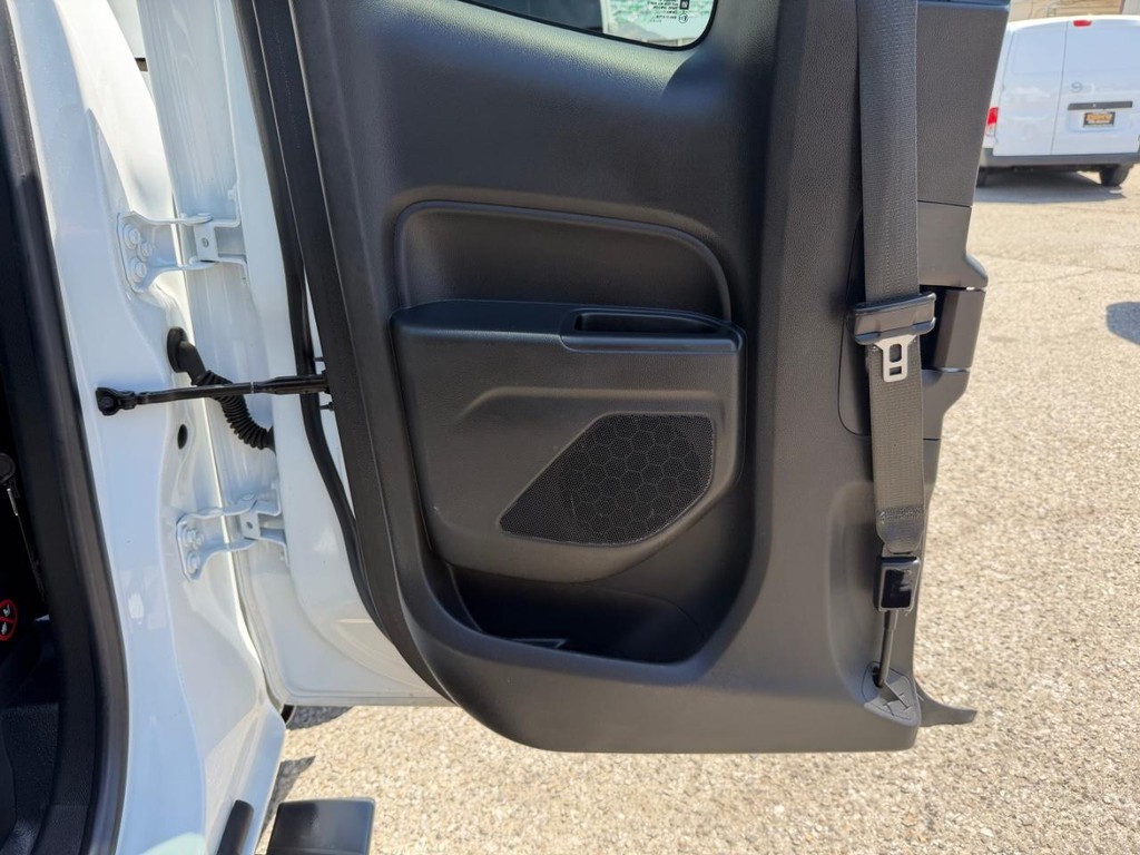 Chevrolet Colorado Vehicle Full-screen Gallery Image 19