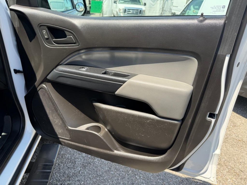 Chevrolet Colorado Vehicle Full-screen Gallery Image 21
