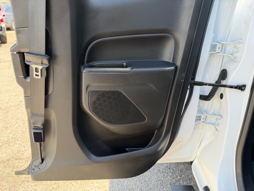 Chevrolet Colorado Vehicle Full-screen Gallery Image 25