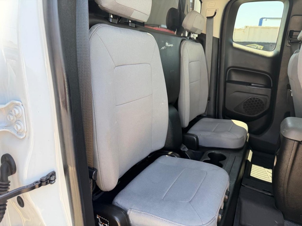 Chevrolet Colorado Vehicle Full-screen Gallery Image 26