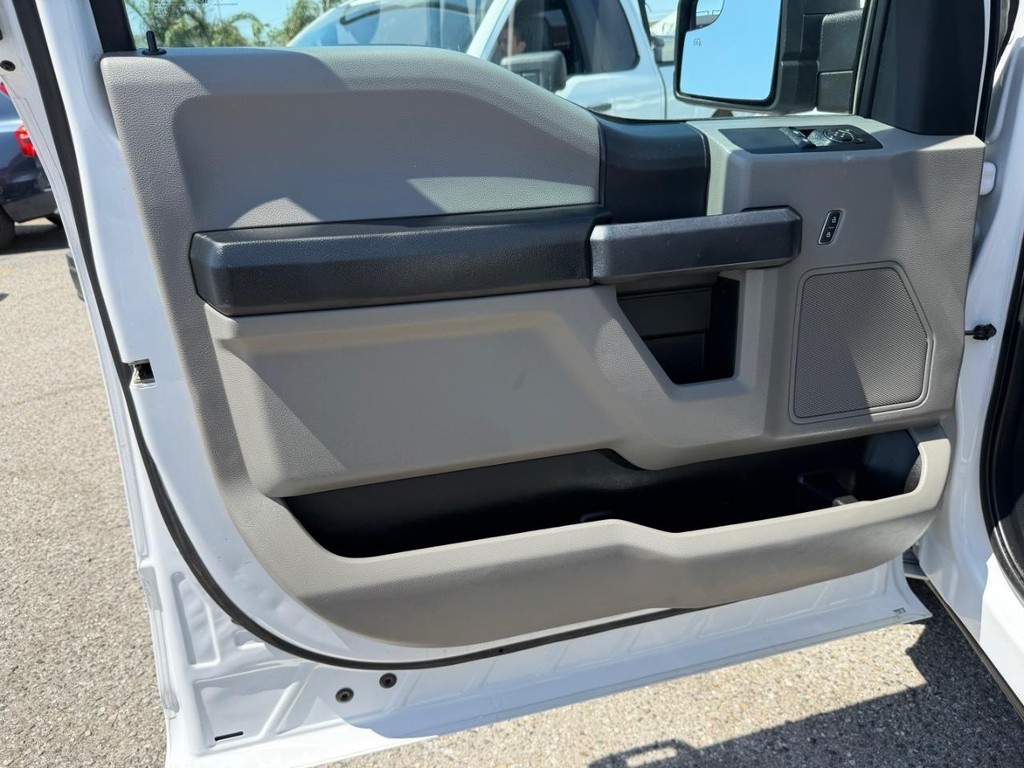 Ford F-150 Vehicle Full-screen Gallery Image 15