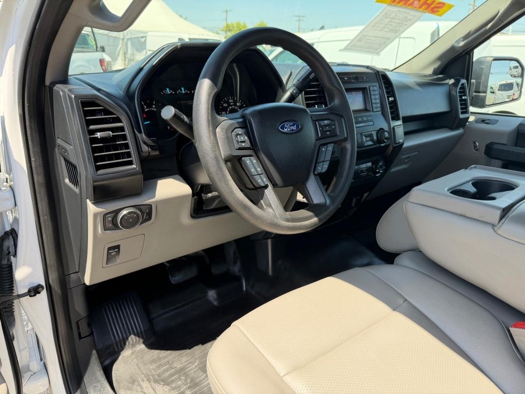 Ford F-150 Vehicle Full-screen Gallery Image 16