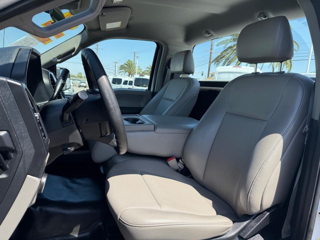 Ford F-150 Vehicle Full-screen Gallery Image 18