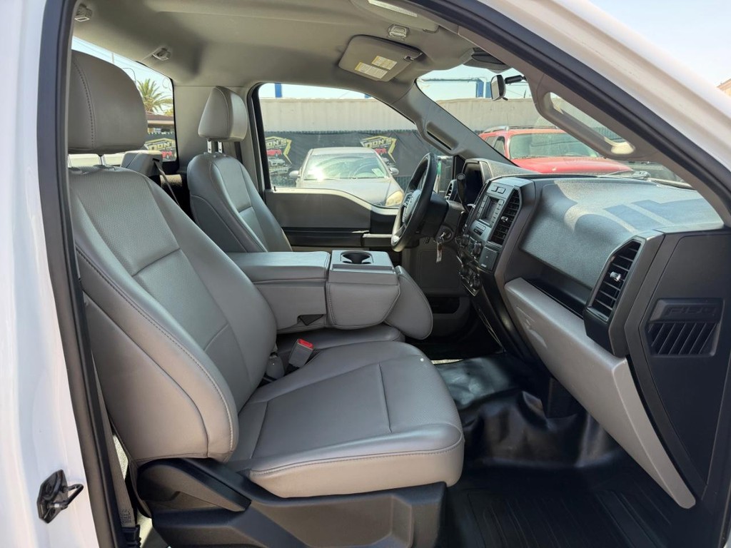 Ford F-150 Vehicle Full-screen Gallery Image 21