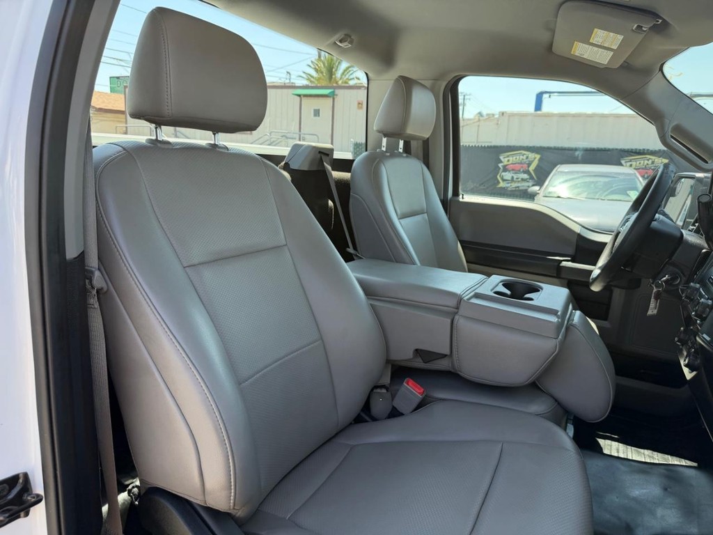 Ford F-150 Vehicle Full-screen Gallery Image 22