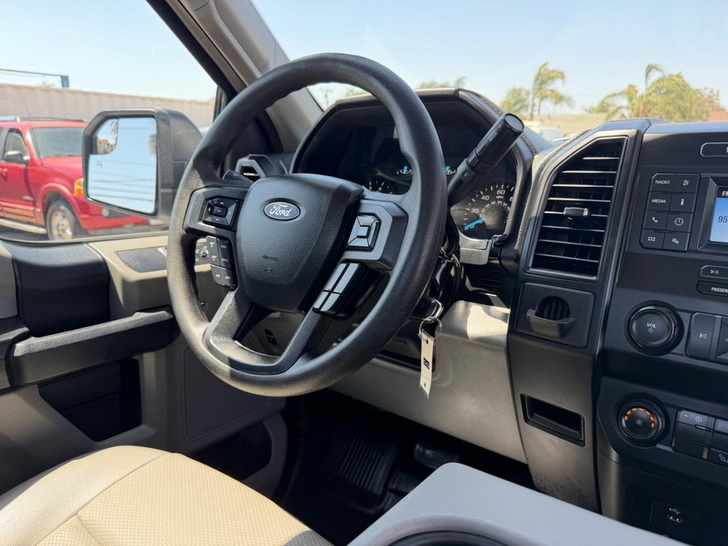 Ford F-150 Vehicle Full-screen Gallery Image 23