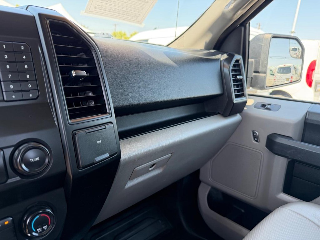 Ford F-150 Vehicle Full-screen Gallery Image 25