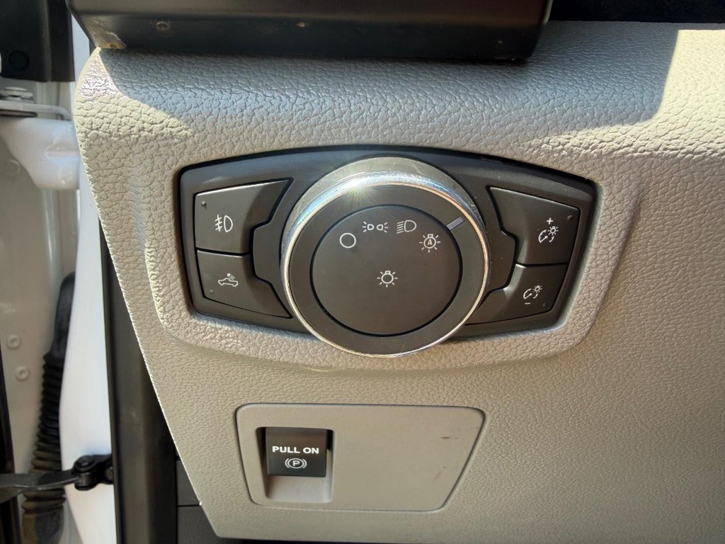Ford F-150 Vehicle Full-screen Gallery Image 29