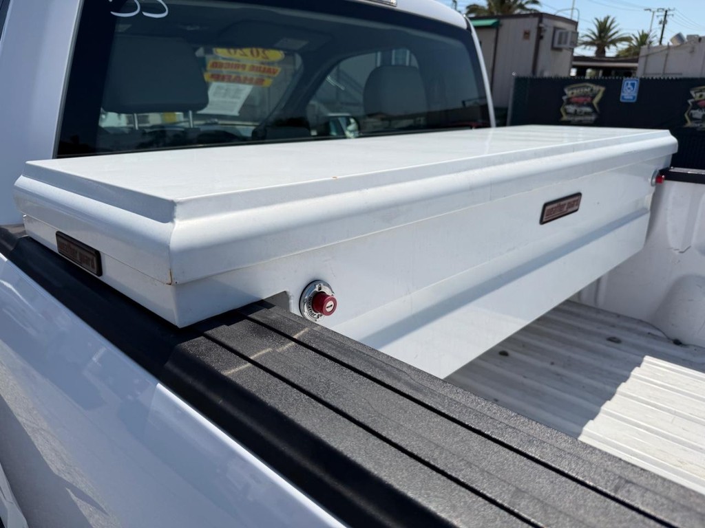 Ford F-150 Vehicle Full-screen Gallery Image 34