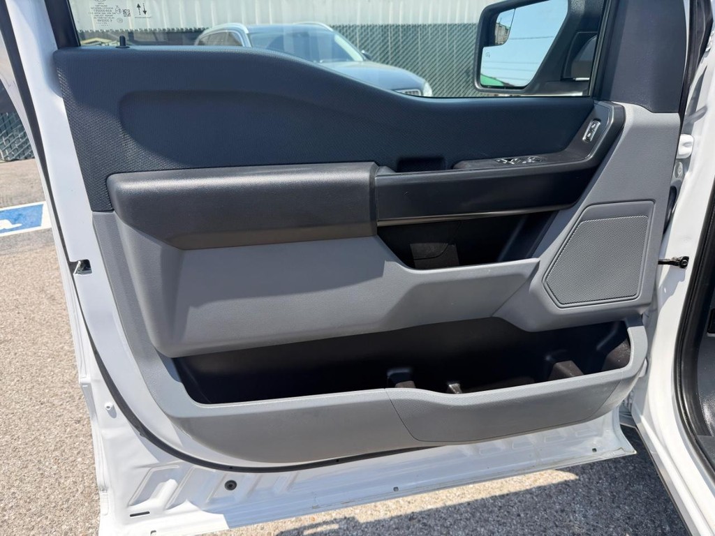 Ford F-150 Vehicle Full-screen Gallery Image 15