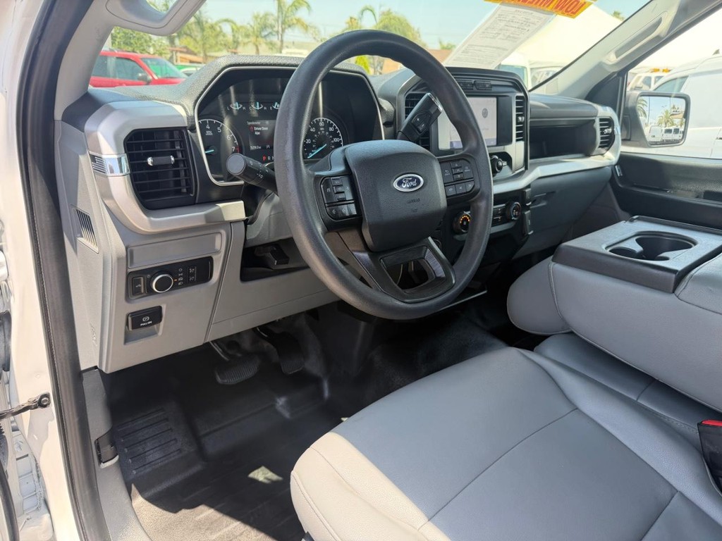 Ford F-150 Vehicle Full-screen Gallery Image 16