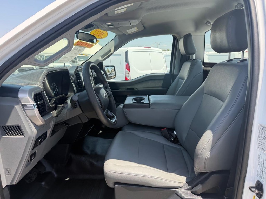 Ford F-150 Vehicle Full-screen Gallery Image 17