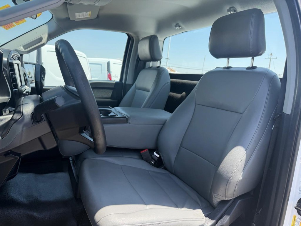 Ford F-150 Vehicle Full-screen Gallery Image 18
