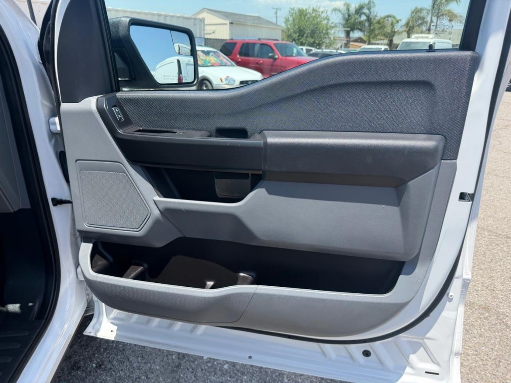 Ford F-150 Vehicle Full-screen Gallery Image 19