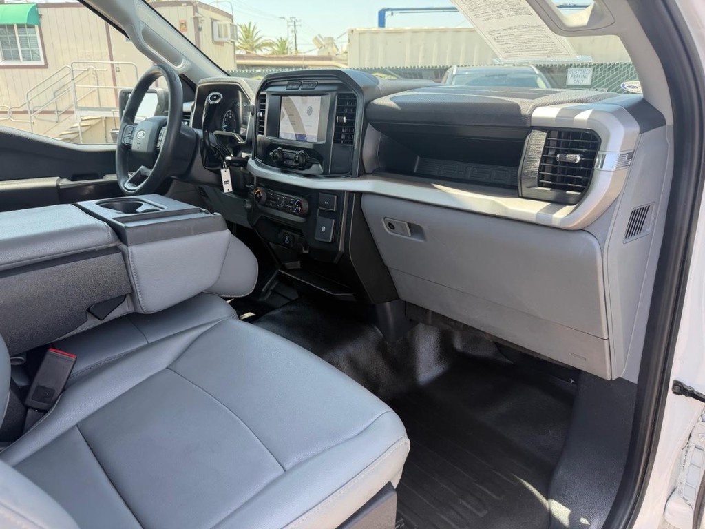 Ford F-150 Vehicle Full-screen Gallery Image 20