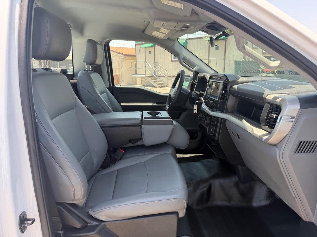 Ford F-150 Vehicle Full-screen Gallery Image 21