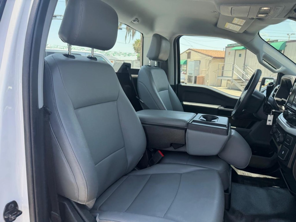 Ford F-150 Vehicle Full-screen Gallery Image 22