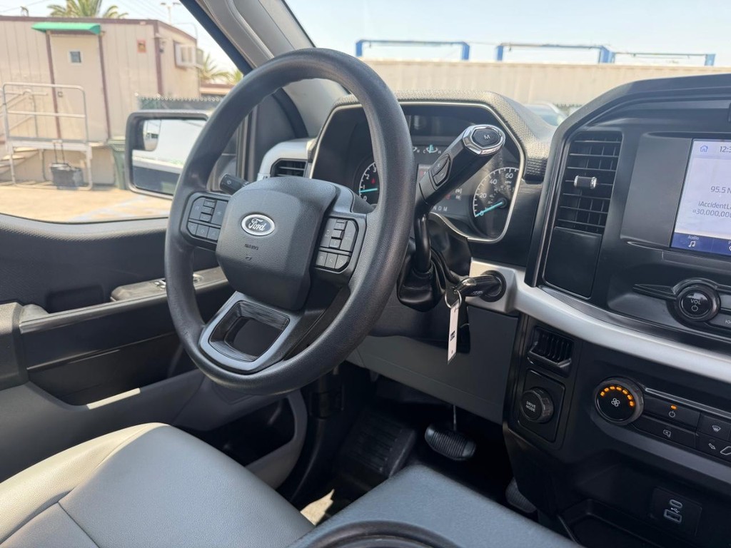 Ford F-150 Vehicle Full-screen Gallery Image 23
