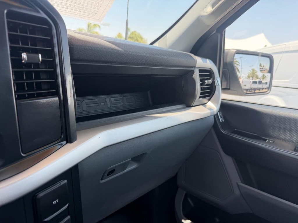 Ford F-150 Vehicle Full-screen Gallery Image 25
