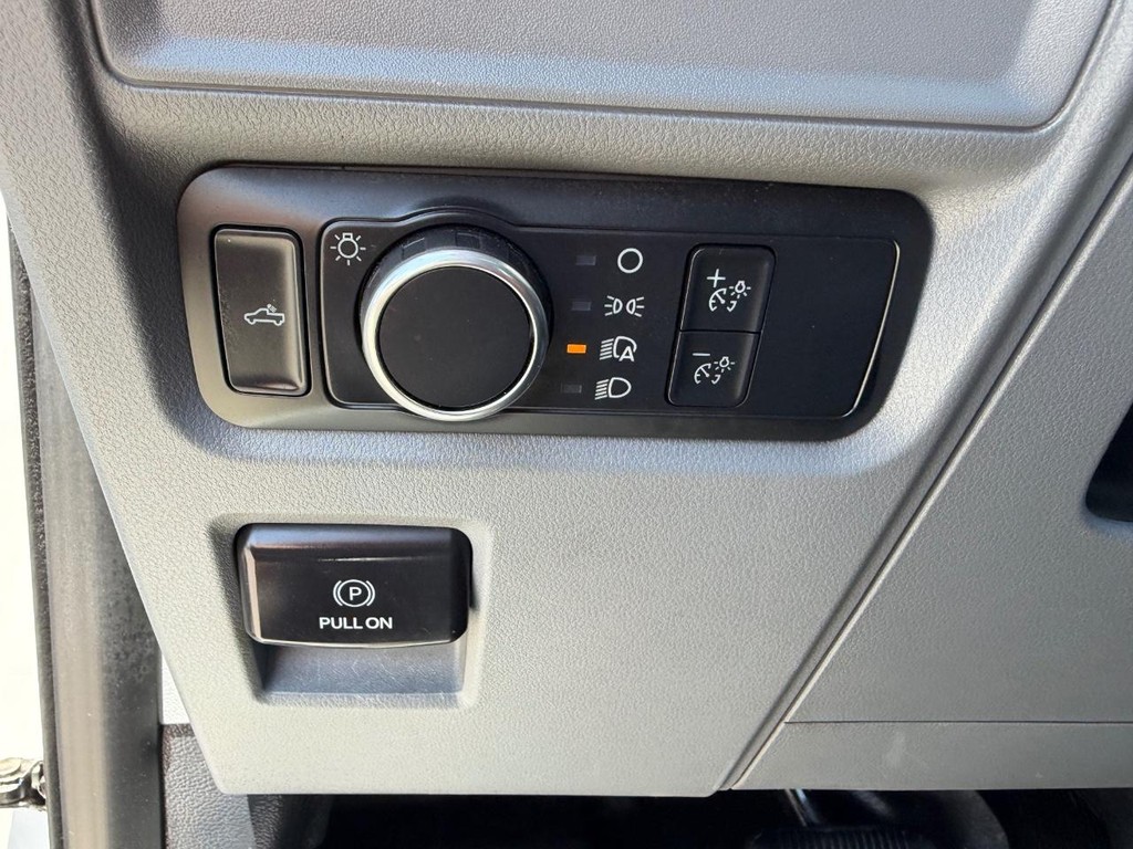Ford F-150 Vehicle Full-screen Gallery Image 27