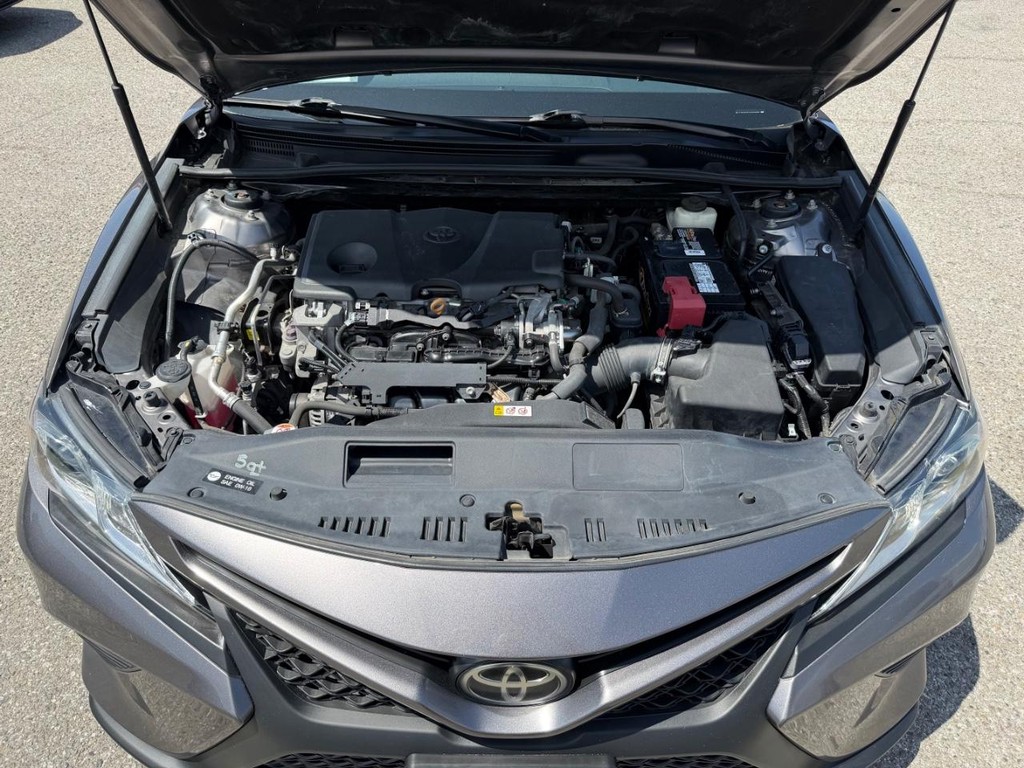 Toyota Camry Vehicle Full-screen Gallery Image 05