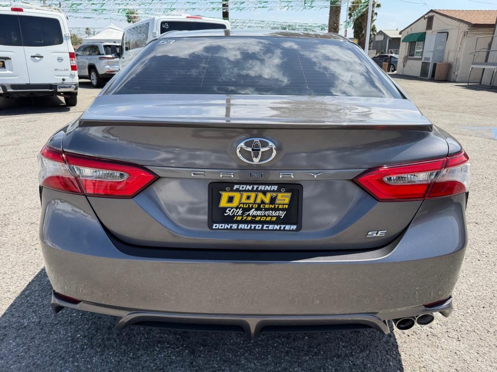 Toyota Camry Vehicle Full-screen Gallery Image 11