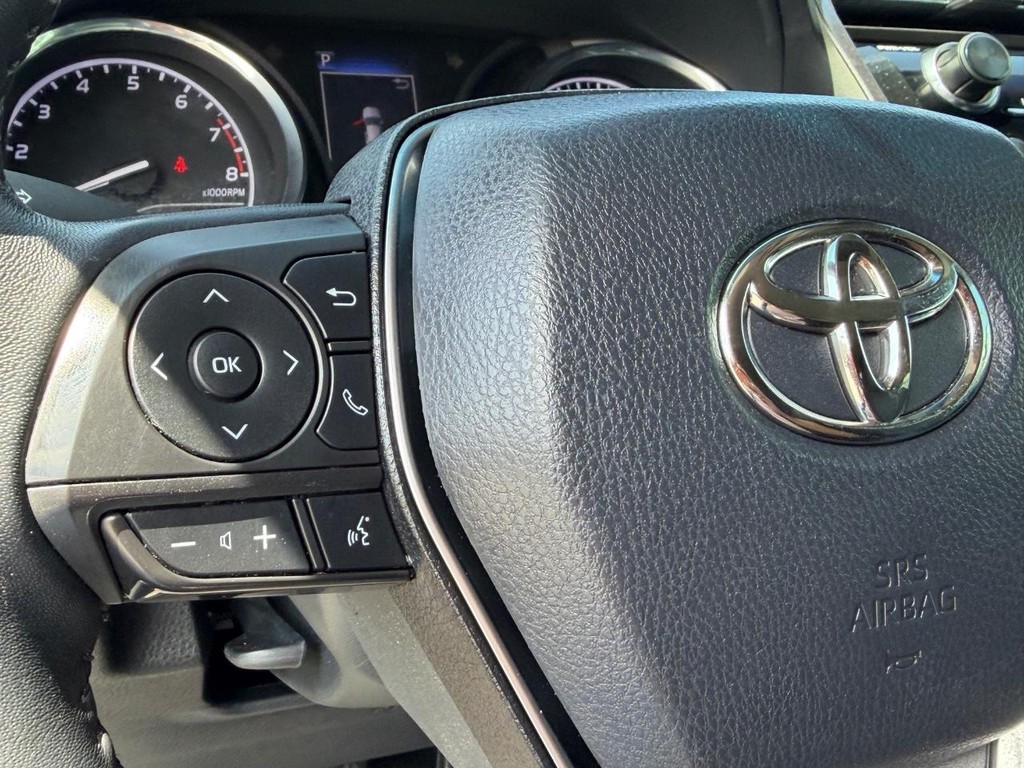 Toyota Camry Vehicle Full-screen Gallery Image 35