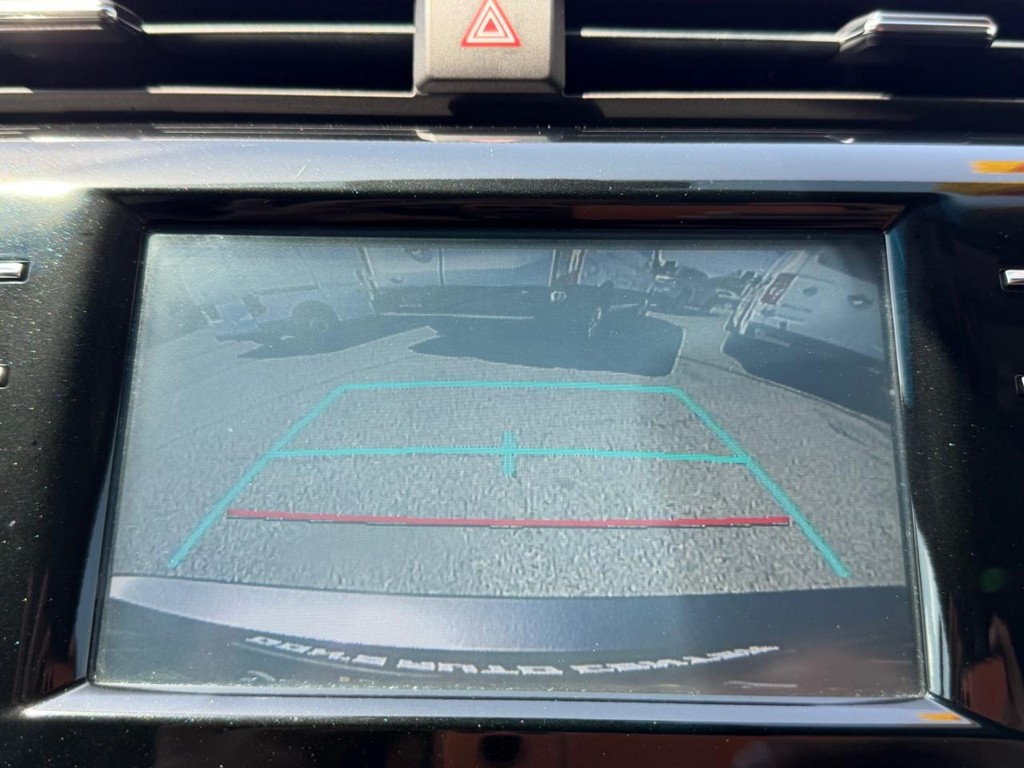 Toyota Camry Vehicle Full-screen Gallery Image 37