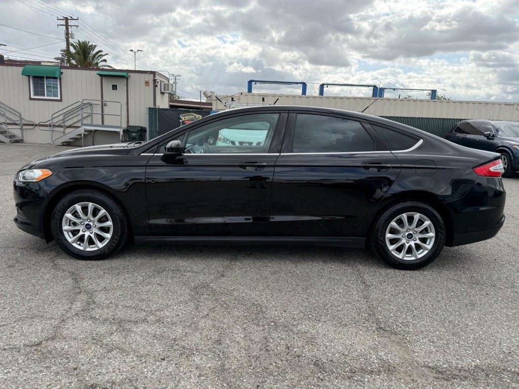 Ford Fusion Vehicle Full-screen Gallery Image 11