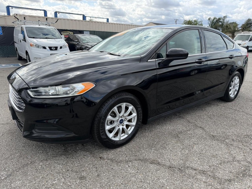 Ford Fusion Vehicle Full-screen Gallery Image 12