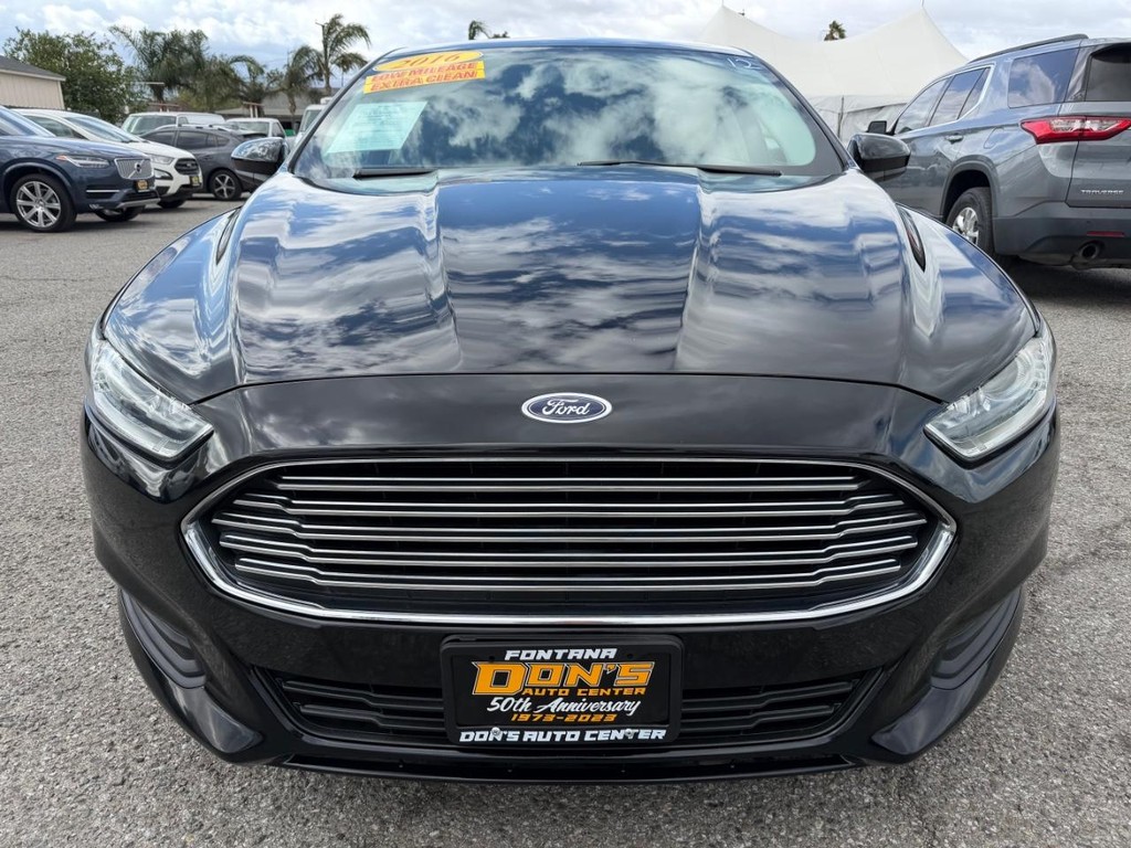 Ford Fusion Vehicle Full-screen Gallery Image 14