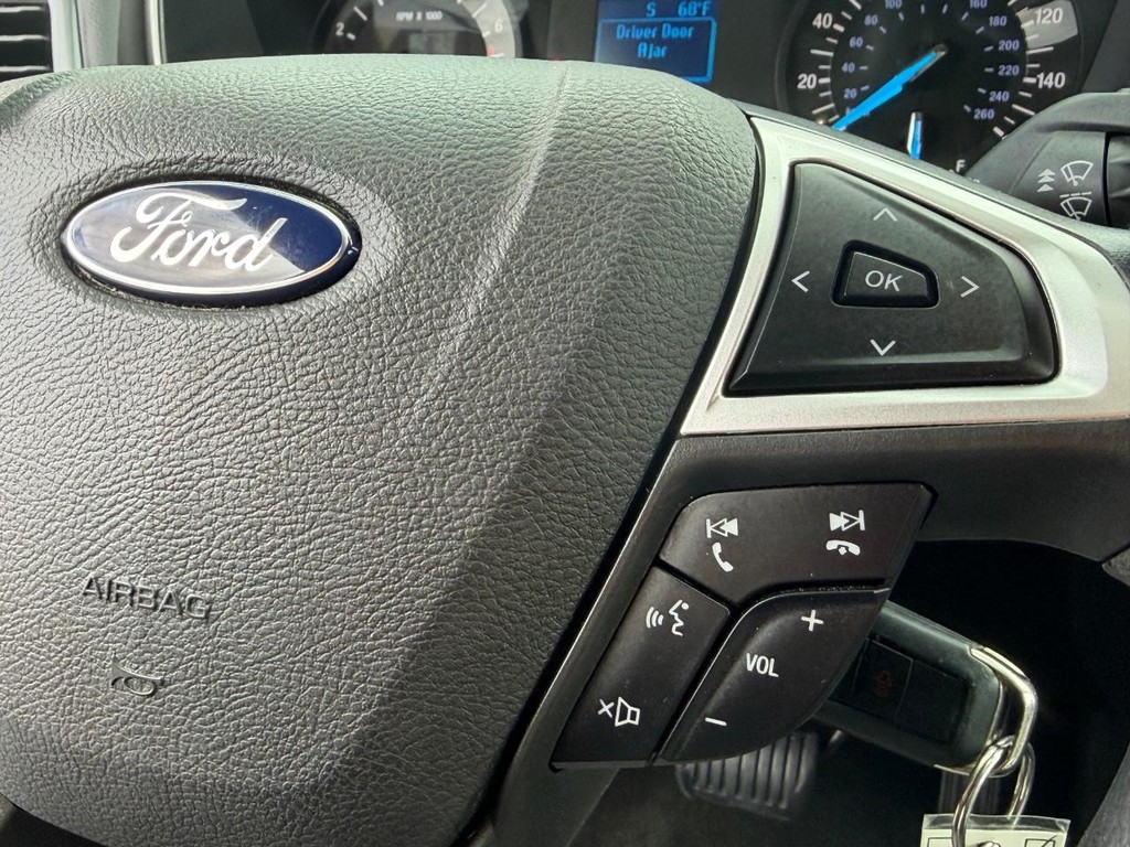 Ford Fusion Vehicle Full-screen Gallery Image 29