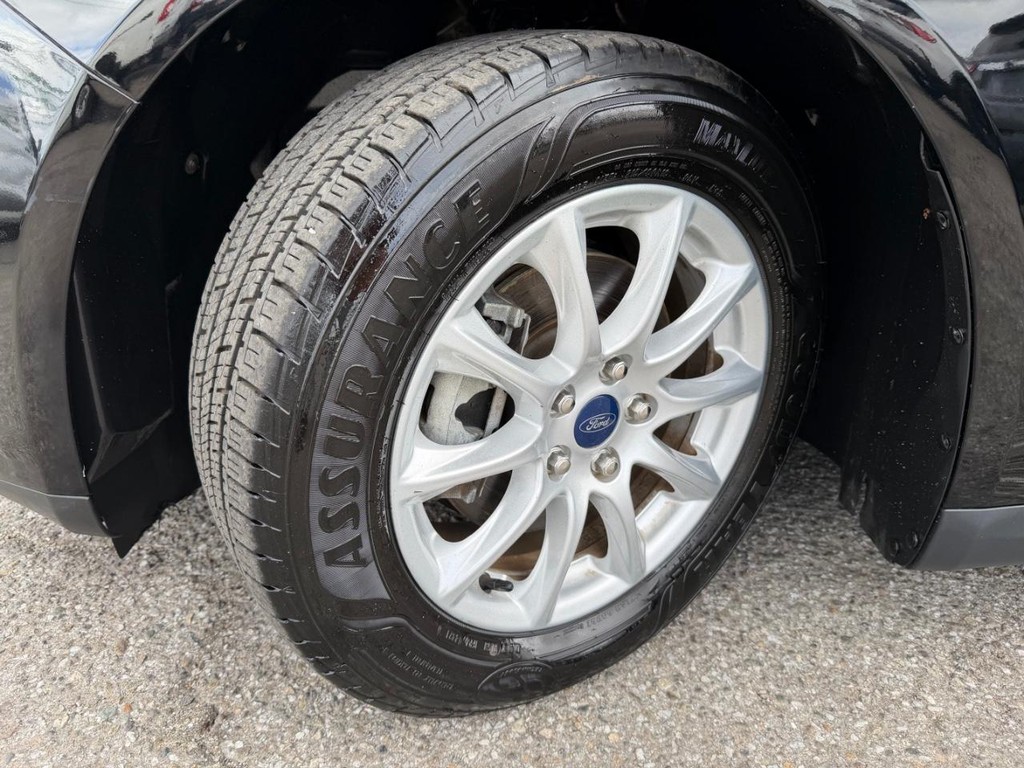 Ford Fusion Vehicle Full-screen Gallery Image 40