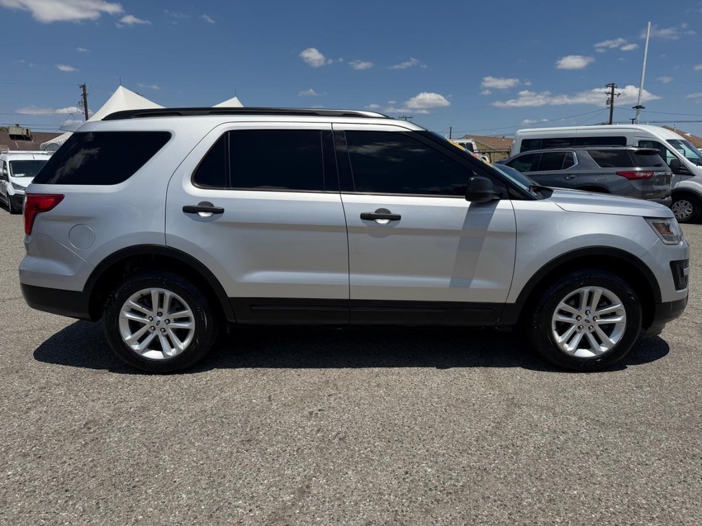 Ford Explorer Vehicle Full-screen Gallery Image 05