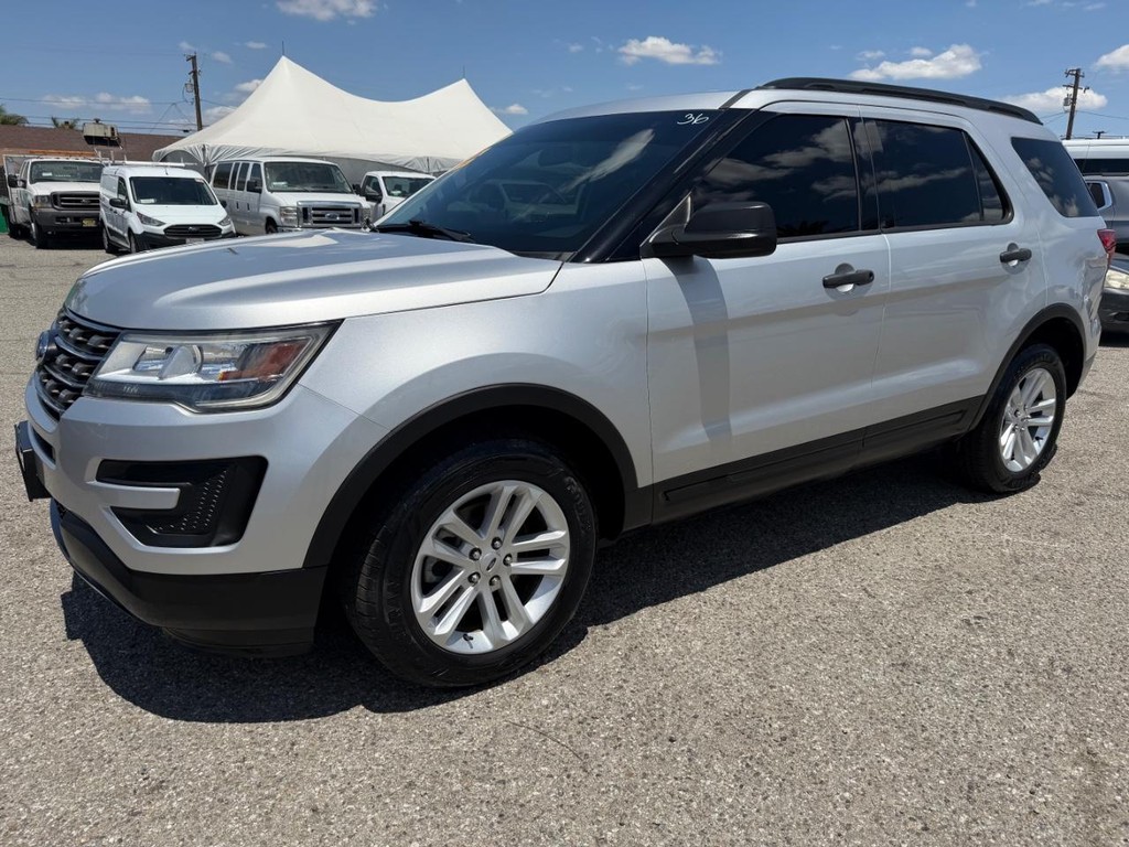Ford Explorer Vehicle Full-screen Gallery Image 12
